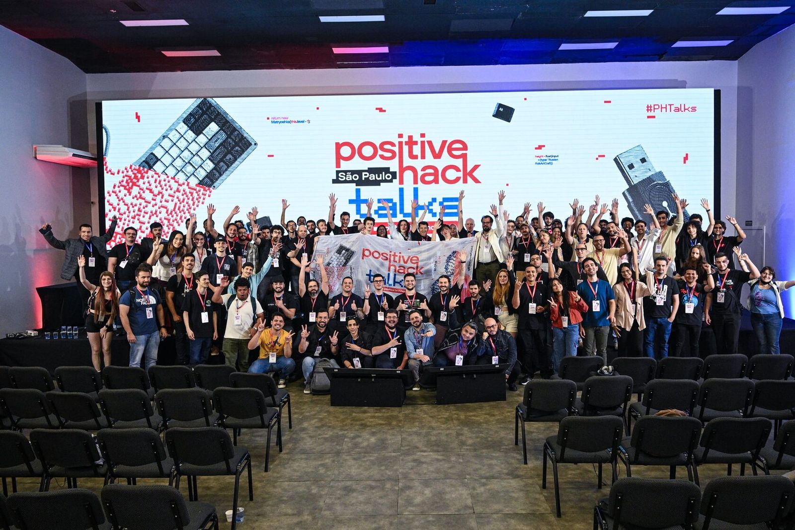 Group photo of attendees and speakers in front of the Positive Hack Talks São Paulo stage